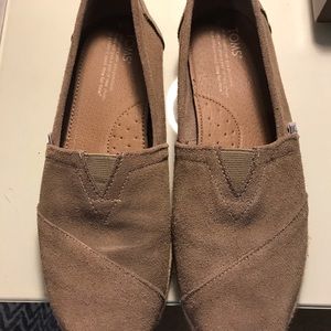 Toms women’s slip on shoes